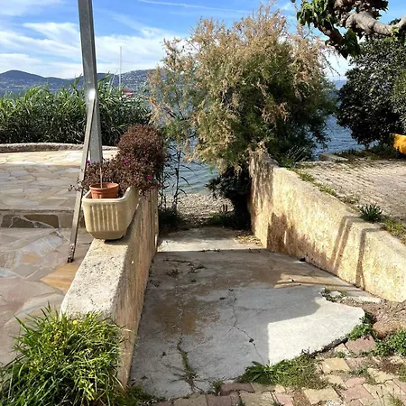 Maisonnette Les Pieds Dans L'eau Presqu'ile De Giens Tatil Evi