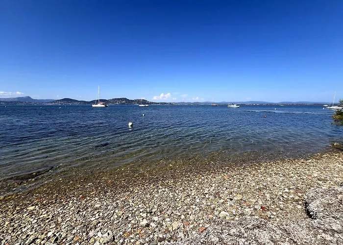 Maisonnette Les Pieds Dans L'eau Presqu'ile De Giens